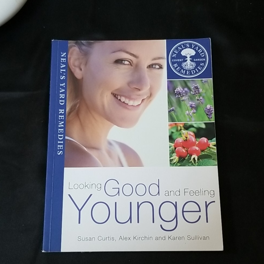 👩‍⚕️📗LOOKING GOOD AND FEELING YOUNGER BOOK